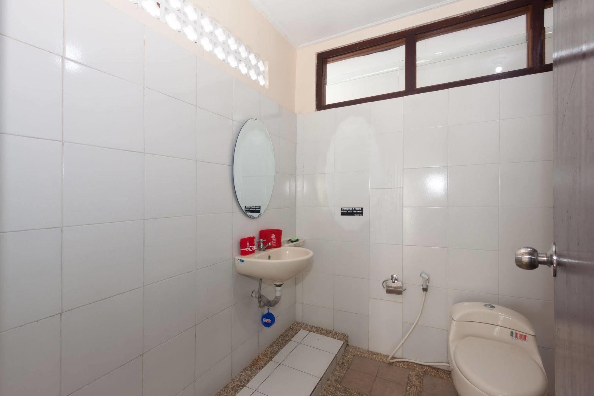 Zen Rooms Sanur Blanjong Sekawaru ภายนอก รูปภาพ