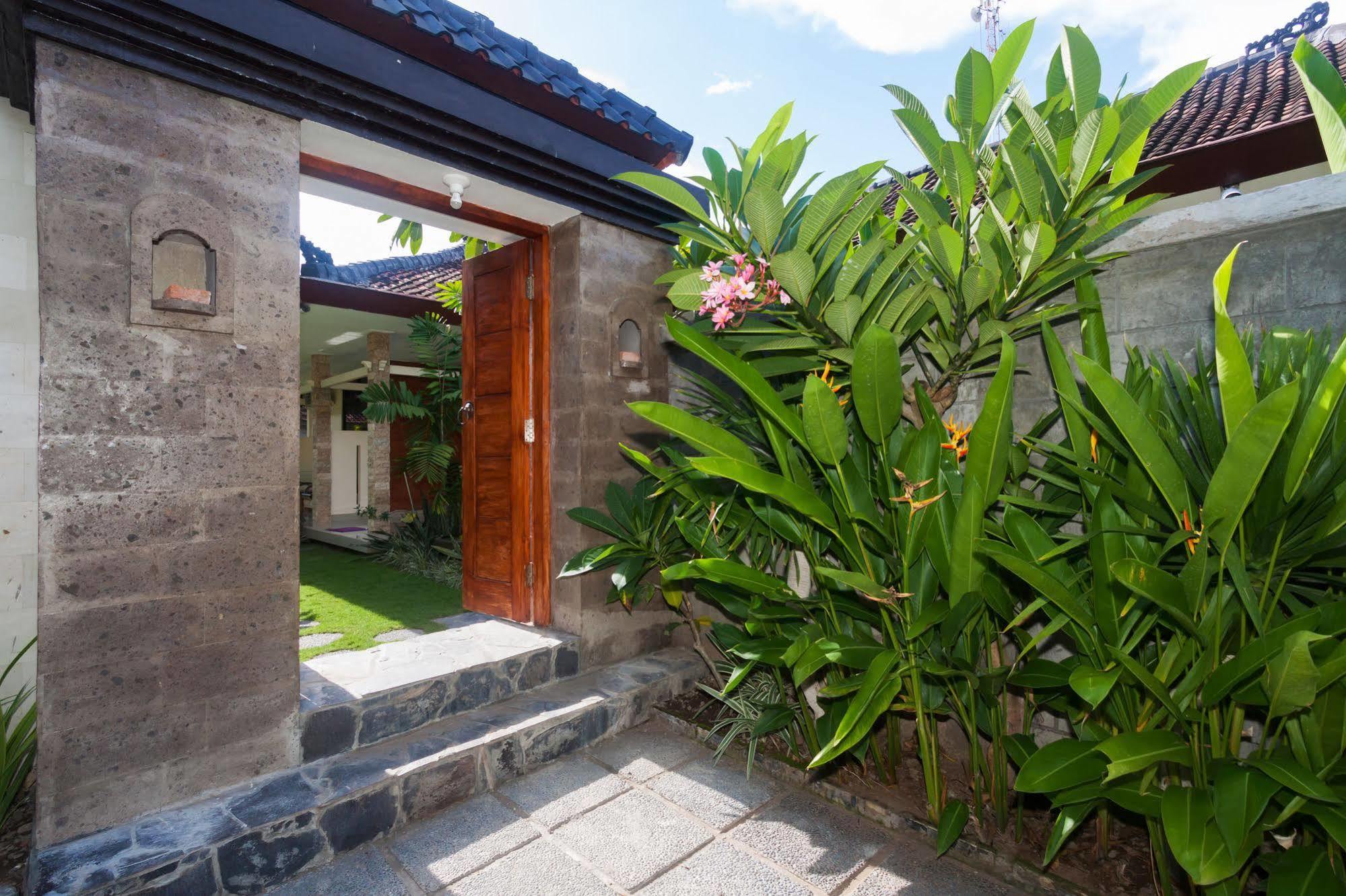 Zen Rooms Sanur Blanjong Sekawaru ภายนอก รูปภาพ